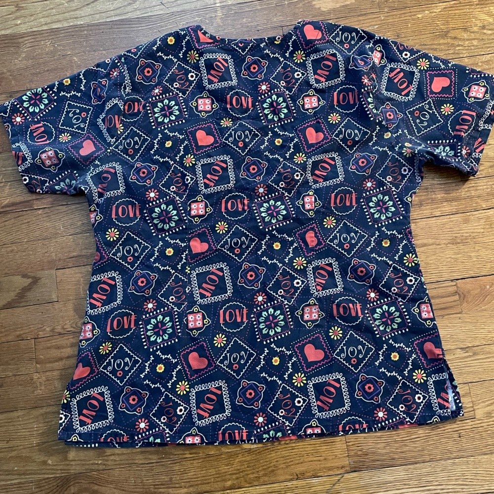 Women’s Scrub Top - Picture 2 of 3